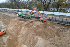 Wykop z wywozem 70 000 m3 przy ul. Białowieskiej we Wrocławiu