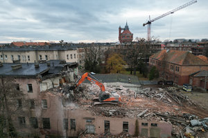 Rozbiórka szpitala przy ul. Sudeckiej we Wrocławiu