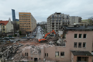 Rozbiórka szpitala przy ul. Sudeckiej we Wrocławiu