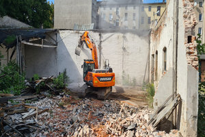 Wyburzenie 14 budynków, wykop 70 tys m3 + zasypki i remedacja Wrocław ul. Kolejowa