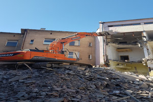 Wyburzenie szpitala kolejowego przy ul. Wiśniowej we Wrocławiu
