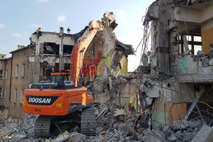 Wyburzenie szpitala kolejowego przy ul. Wiśniowej we Wrocławiu