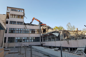 Wyburzenie szpitala kolejowego przy ul. Wiśniowej we Wrocławiu