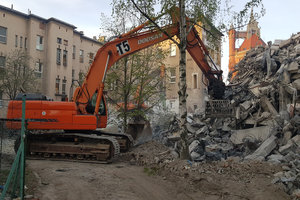 Wyburzenie szpitala kolejowego przy ul. Wiśniowej we Wrocławiu